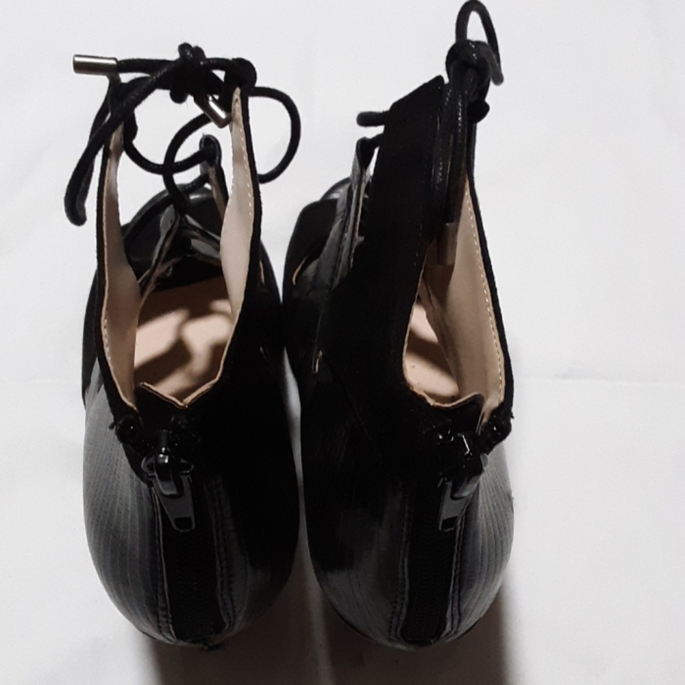 Heels - Picture 3 of 3